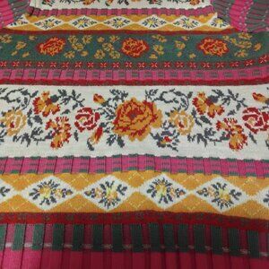 Designer sweater new size meduim very beautiful color  short sleeves